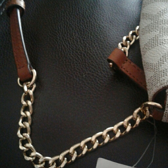 New  Cross Body Michael kors - Picture 4 of 5